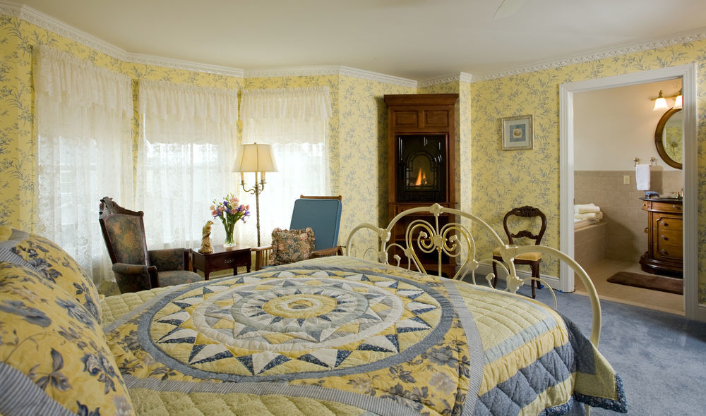Wilbraham Mansion Hotel Cape May Room photo